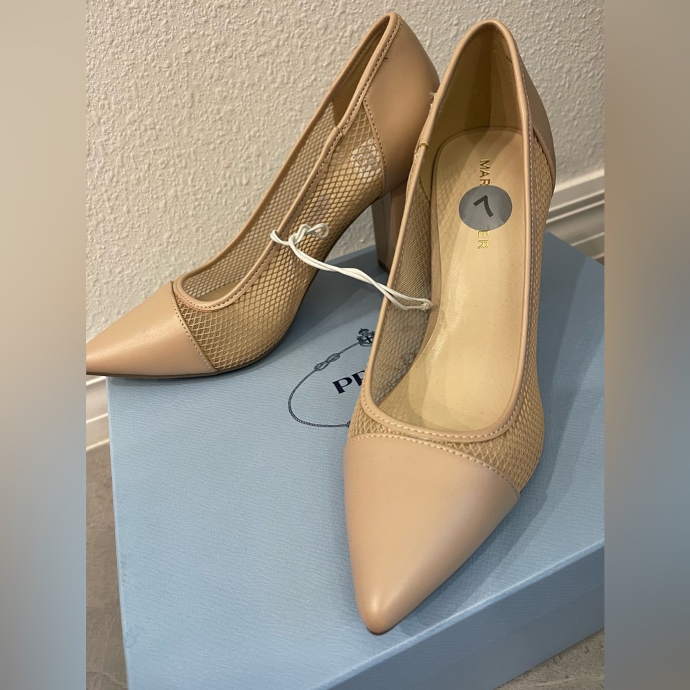 Beige dressy shoe